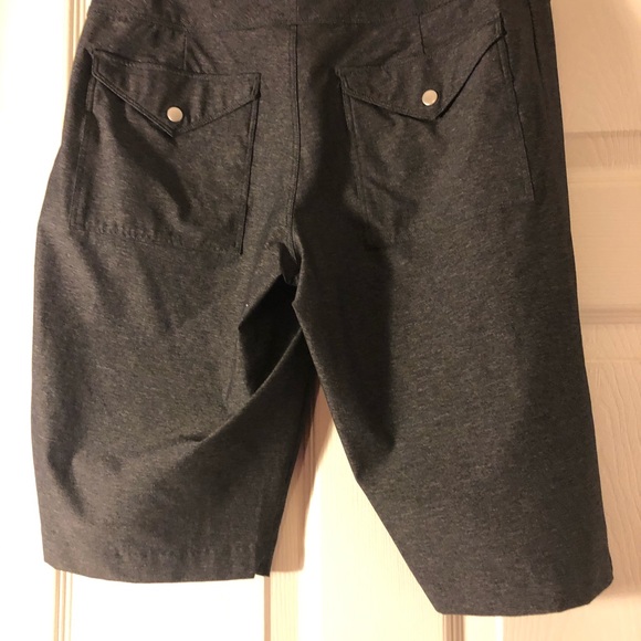 Gray Bermuda length jo fit golf shorts worn once - Picture 2 of 4